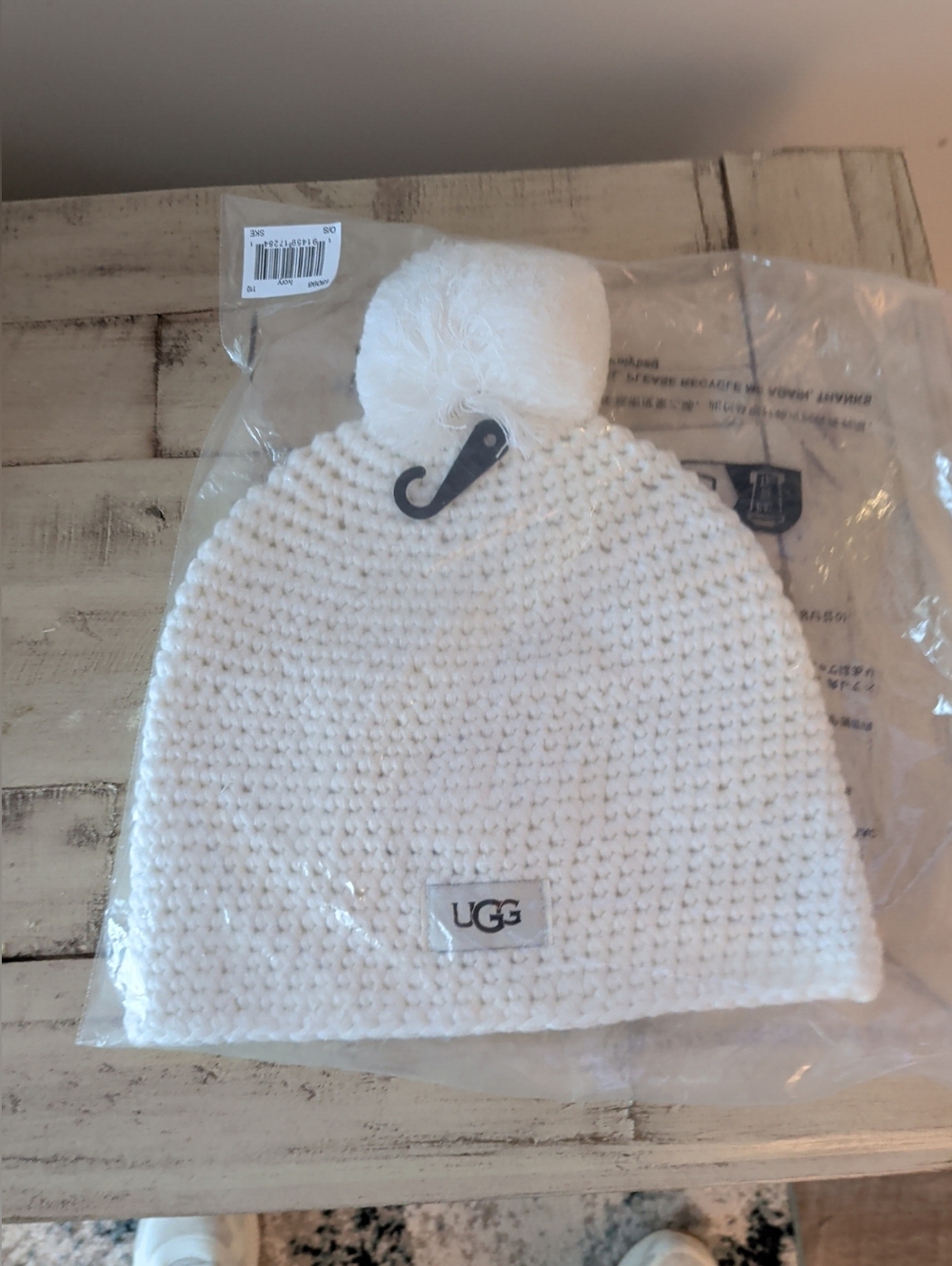 UGG Knitted Textured Pom-Pom❄️Beanie With Logo White One Size NWTS